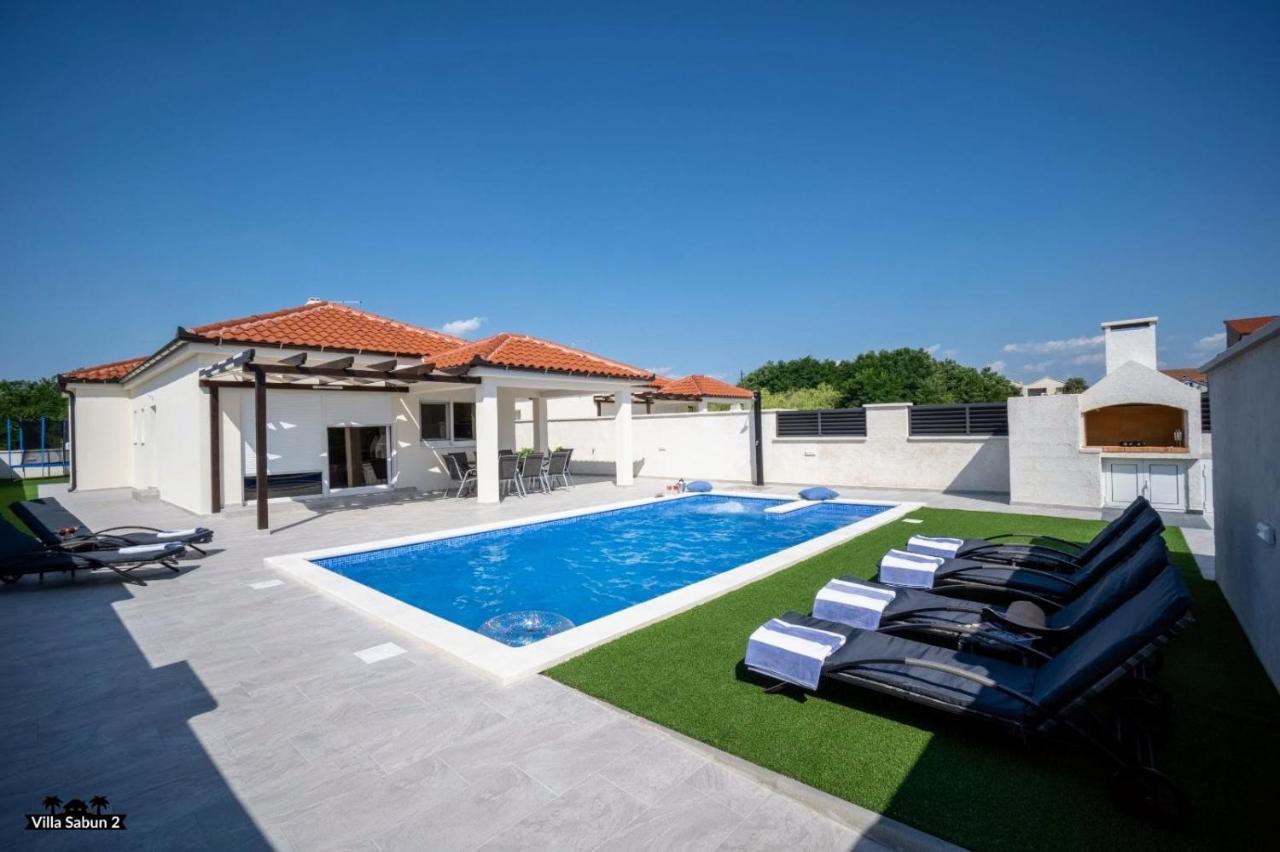 Villas Sabun - Modern House With Heated Pool Privlaka  Exteriör bild
