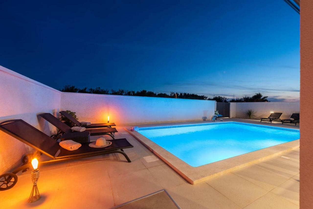 Villas Sabun - Modern House With Heated Pool Privlaka  Exteriör bild