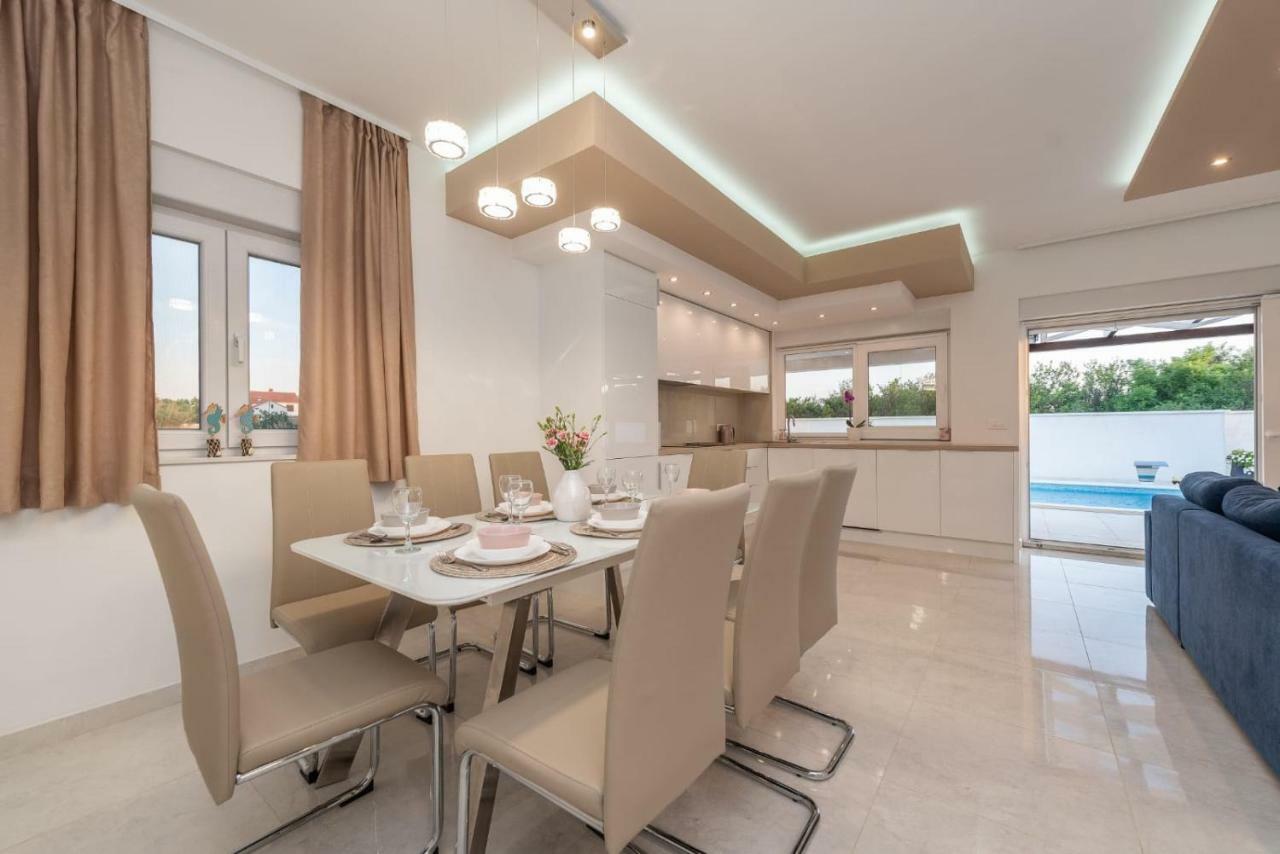 Villas Sabun - Modern House With Heated Pool Privlaka  Exteriör bild